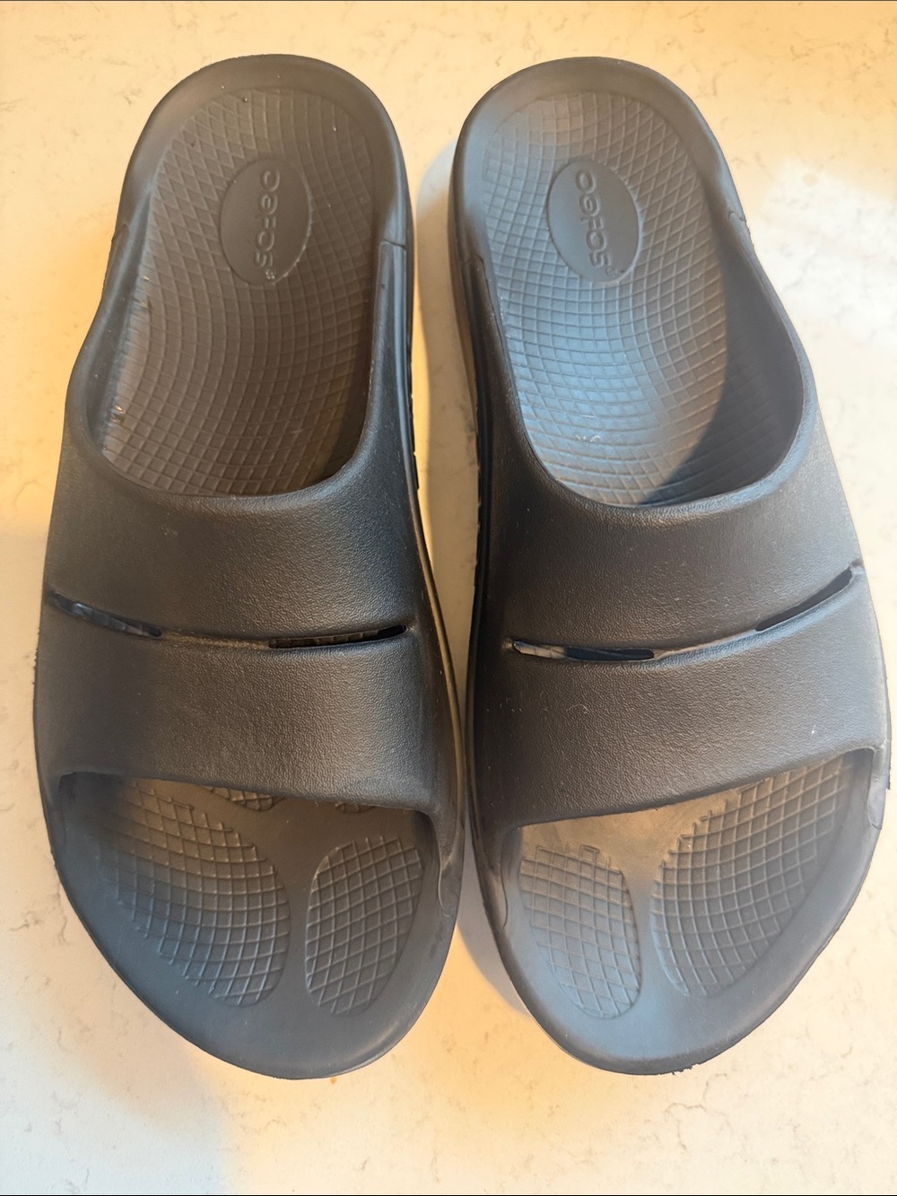 OOFOS Men's Black Recovery Sandals